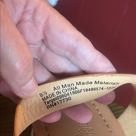 Universal Thread Tan and White Wedge Sandals - Picture 3 of 9